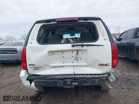 2007 GMC Yukon SLE with VIN 1GKFC13057R351385, listed as a IAAI auction lot 41720394 with 159,752 mi miles. Bid and sale history available at carsss.com. Image 17.