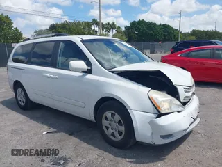 2010 Kia Sedona LX with VIN KNDMG4C33A6338047, listed as a IAAI auction lot 42128485 with 99,498 mi miles and . Bid and sale history available at carsss.com. Image 1.