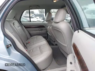 2005 Mercury Grand Marquis GS z VIN 2MEFM74W45X629662, wystawiony jako IAAI lot #42075152 z przebiegiem 65 941 mil mil oraz . Historia ofert i sprzedaży dostępna na DreamBid. Obrazek 8.
