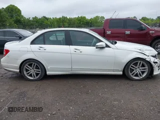 2013 Mercedes-Benz C 300 Sport с VIN WDDGF8AB3DA820171, выставлен на аукционе IAAI как лот 42329459 с пробегом 157 627 миль миль и . История ставок и продаж доступна на DreamBid. Изображение 13.