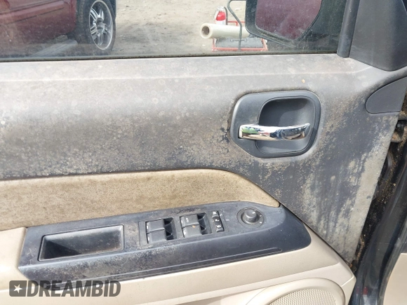 2013 Jeep Patriot Latitude with VIN 1C4NJPFA7DD213134, listed as a IAAI auction lot 41472480 with 176,068 mi miles. Bid and sale history available at carsss.com. Image 14.
