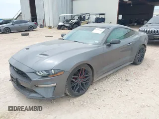 2022 Ford Mustang EcoBoost z VIN 1FA6P8TH2N5139990, wystawiony jako IAAI lot #42259683 z przebiegiem 62 580 mil mil oraz . Historia ofert i sprzedaży dostępna na DreamBid. Obrazek 18.