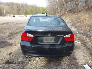 2008 BMW 3 Series 328xi with VIN WBAVC93508K043288, listed as a IAAI auction lot 42060130 with 183,882 mi miles. Bid and sale history available at carsss.com. Image 17.