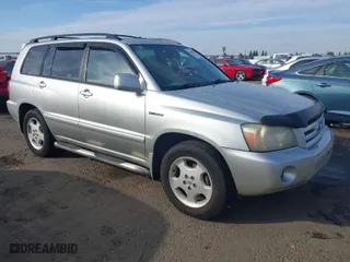 2005 Toyota Highlander with VIN JTEDP21A650061727, listed as a IAAI auction lot 41393126 with 314,688 mi miles. Bid and sale history available at carsss.com. Image 1.