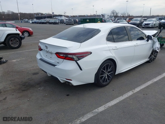 2021 Toyota Camry SE Nightshade with VIN 4T1G11AK0MU459458, listed as a IAAI auction lot 41776259 with 68,415 mi miles. Bid and sale history available at carsss.com. Image 4.
