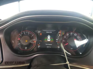 2016 Dodge Challenger SXT z VIN 2C3CDZAG7GH317012, wystawiony jako Copart lot #55610745 z przebiegiem 106 917 mil mil oraz Szkoda całkowita • Salvage title. Historia ofert i sprzedaży dostępna na DreamBid. Obrazek 9.