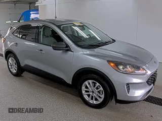 2022 Ford Escape SE z VIN 1FMCU0G61NUB33373, wystawiony jako IAAI lot #42791529 z przebiegiem 56 067 mil mil oraz . Historia ofert i sprzedaży dostępna na DreamBid. Obrazek 10.