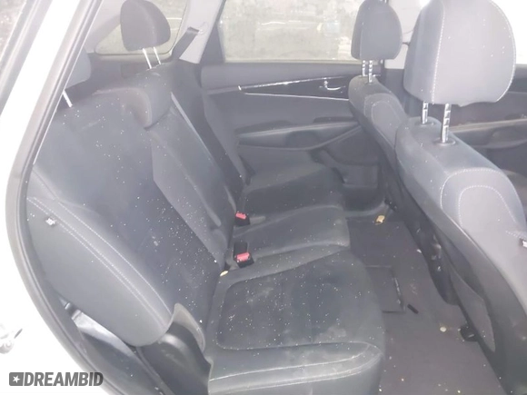 2019 Kia Sorento LX with VIN 5XYPGDA31KG574100, listed as a IAAI auction lot 41628213 with 111,305 mi miles. Bid and sale history available at carsss.com. Image 8.