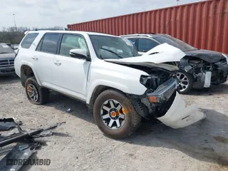 2019 Toyota 4Runner SR5 with VIN JTEBU5JR5K5620447, listed as a IAAI auction lot 41781868 with 1 mi miles. Bid and sale history available at carsss.com. Image 1.