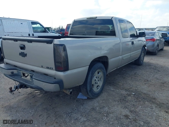 2006 Chevrolet Silverado 1500 LT1 with VIN 1GCEC19V96Z172386, listed as a IAAI auction lot 41496668 with 365,832 mi miles. Bid and sale history available at carsss.com. Image 4.