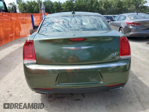 2018 Chrysler 300 Touring L z VIN 2C3CCAAG3JH190982, wystawiony jako Copart lot #54685645 z przebiegiem 125 839 mil mil oraz Szkoda całkowita • Salvage title. Historia ofert i sprzedaży dostępna na DreamBid. Obrazek 6.