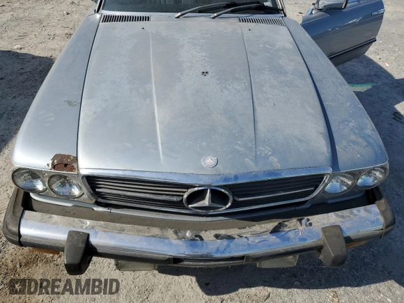 1984 Mercedes-Benz 380 SL z VIN WDBBA45A8EA001735, wystawiony jako Copart lot #60427655 z przebiegiem 100 375 mil mil oraz Czysty tytuł • Clean title. Historia ofert i sprzedaży dostępna na DreamBid. Obrazek 11.