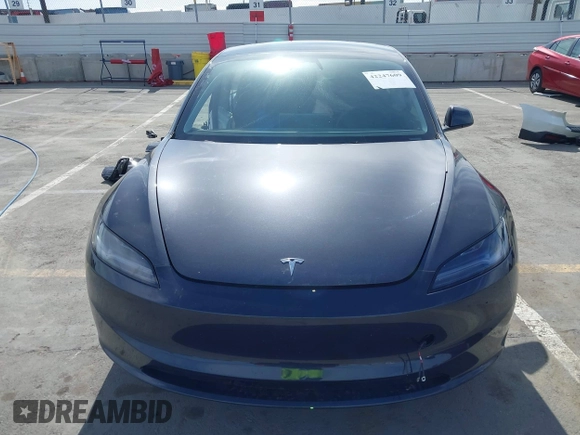2025 Tesla Model 3 Long Range z VIN 5YJ3E1EA0SF915571, wystawiony jako IAAI lot #42247609 z przebiegiem 3 901 mil mil oraz . Historia ofert i sprzedaży dostępna na DreamBid. Obrazek 13.