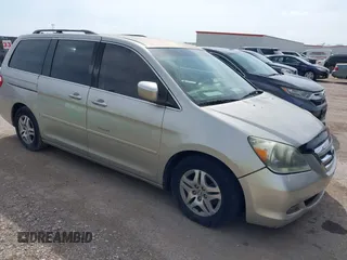 2005 Honda Odyssey EX with VIN 5FNRL38415B039809, listed as a IAAI auction lot 41884459 with 231,258 mi miles. Bid and sale history available at carsss.com. Image 1.