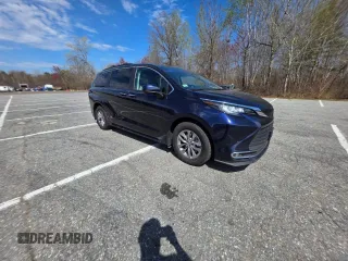 2021 Toyota Sienna XLE with VIN 5TDJSKFC6MS013236, listed as a Copart auction lot 54689625 with 182,315 mi miles and Clean Title. Bid and sale history available at carsss.com. Image 1.
