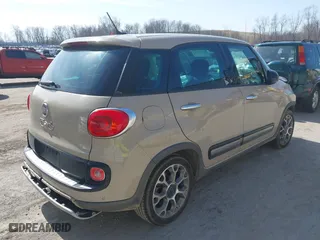 2014 FIAT 500L Trekking with VIN ZFBCFADH9EZ021078, listed as a IAAI auction lot 41773433 with 1 mi miles. Bid and sale history available at carsss.com. Image 4.