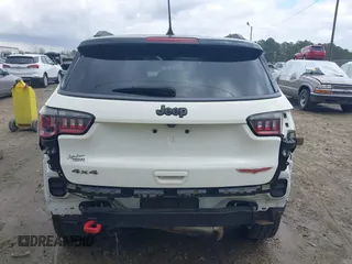 2019 Jeep Compass Trailhawk with VIN 3C4NJDDB0KT733175, listed as a IAAI auction lot 41724527 with 82,574 mi miles and . Bid and sale history available at carsss.com. Image 17.