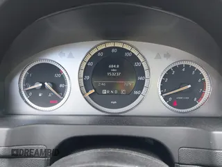 2008 Mercedes-Benz C 300 Sport z VIN WDDGF54X88R014131, wystawiony jako IAAI lot #42322775 z przebiegiem 153 237 mil mil oraz . Historia ofert i sprzedaży dostępna na DreamBid. Obrazek 7.