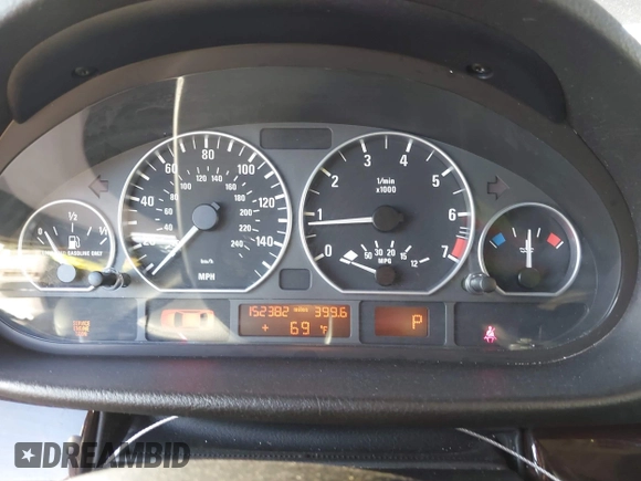 2005 BMW 3 Series 330i with VIN WBAEV53475KM43130, listed as a IAAI auction lot 41361364 with 152,382 mi miles. Bid and sale history available at carsss.com. Image 7.