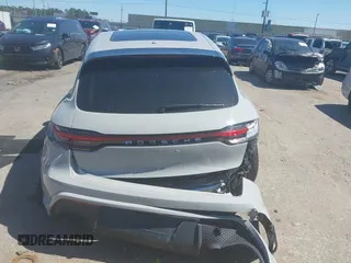 2024 Porsche Macan S с VIN WP1AG2A51RLB39585, выставлен на аукционе IAAI как лот 41750024 с пробегом Не указан миль и . История ставок и продаж доступна на DreamBid. Изображение 16.
