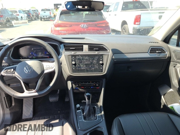 2024 Volkswagen Tiguan SE с VIN 3VV3B7AX9RM106728, выставлен на аукционе IAAI как лот 42845194 с пробегом 23 946 миль миль и . История ставок и продаж доступна на DreamBid. Изображение 9.