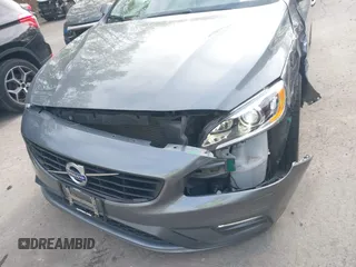 2017 Volvo S60 Dynamic z VIN YV140MTL3H2427908, wystawiony jako IAAI lot #42221185 z przebiegiem 65 432 mil mil oraz . Historia ofert i sprzedaży dostępna na DreamBid. Obrazek 20.