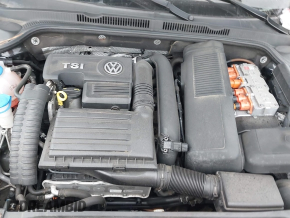 2015 Volkswagen Jetta Sedan Hybrid SEL Premium with VIN 3VW637AJXFM314288, listed as a IAAI auction lot 41715001 with 152,484 mi miles. Bid and sale history available at carsss.com. Image 10.