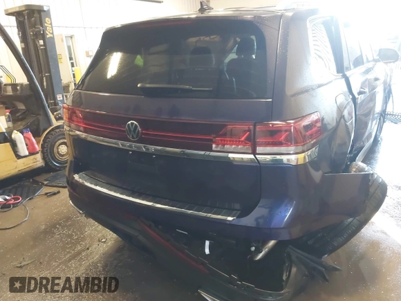 2024 Volkswagen Atlas SEL with VIN 1V2BR2CA0RC543907, listed as a IAAI auction lot 41704653 with 13,549 mi miles and . Bid and sale history available at DreamBid. Image 17.