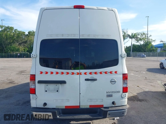 2013 Nissan NV Cargo SV z VIN 1N6BF0LY9DN114044, wystawiony jako IAAI lot #39906440 z przebiegiem 238 850 mil mil oraz . Historia ofert i sprzedaży dostępna na DreamBid. Obrazek 13.