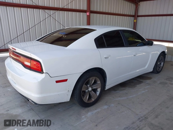 2013 Dodge Charger SE z VIN 2C3CDXBG6DH623312, wystawiony jako IAAI lot #42223667 z przebiegiem 135 965 mil mil oraz . Historia ofert i sprzedaży dostępna na DreamBid. Obrazek 4.