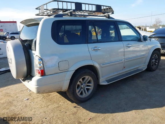 2005 Suzuki XL-7 LX with VIN JS3TY92V654107820, listed as a IAAI auction lot 41437897 with 152,773 mi miles. Bid and sale history available at carsss.com. Image 4.