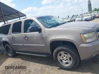 2007 Chevrolet Suburban LT z VIN 1GNFK163X7J289542, wystawiony jako IAAI lot #42054920 z przebiegiem 146 702 mil mil oraz . Historia ofert i sprzedaży dostępna na DreamBid. Obrazek 14.