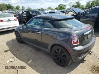2015 MINI Coupe S z VIN WMWSX3C55FT409449, wystawiony jako Copart lot #66574174 z przebiegiem 99 155 mil mil oraz Szkody całkowita. Historia ofert i sprzedaży dostępna na DreamBid. Obrazek 2.