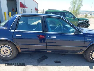 1996 Oldsmobile Cutlass Ciera 1SA VX5 z VIN 1G3AJ55M6T6397371, wystawiony jako IAAI lot #42222459 z przebiegiem 92 232 mil mil oraz . Historia ofert i sprzedaży dostępna na DreamBid. Obrazek 13.