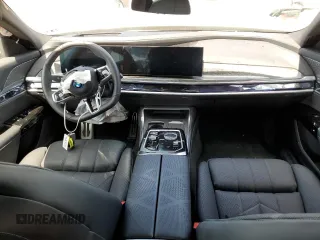 2024 BMW i7 xDrive60 z VIN WBY53EJ08RCP97827, wystawiony jako Copart lot #57646464 z przebiegiem Nie podano mil oraz Szkody całkowita. Historia ofert i sprzedaży dostępna na DreamBid. Obrazek 8.