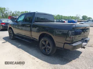 2018 Ram 1500 Express z VIN 1C6RR7FT9JS290131, wystawiony jako IAAI lot #42377820 z przebiegiem 56 442 mil mil oraz . Historia ofert i sprzedaży dostępna na DreamBid. Obrazek 3.