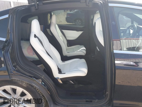 2019 Tesla Model X 75D with VIN 5YJXCBE22KF184504, listed as a IAAI auction lot 41802023 with 137,094 mi miles. Bid and sale history available at carsss.com. Image 8.