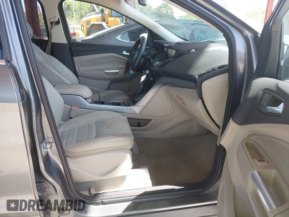 2014 Ford Escape SE z VIN 1FMCU0G97EUE34174, wystawiony jako IAAI lot #42274846 z przebiegiem 121 801 mil mil oraz . Historia ofert i sprzedaży dostępna na DreamBid. Obrazek 5.
