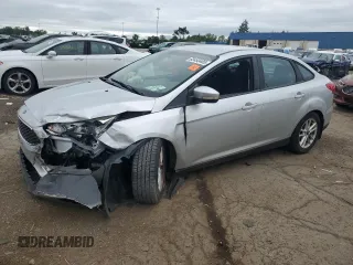 2015 Ford Focus SE z VIN 1FADP3F22FL289810, wystawiony jako Copart lot #63453405 z przebiegiem 76 477 mil mil oraz Szkoda całkowita • Salvage title. Historia ofert i sprzedaży dostępna na DreamBid. Obrazek 1.