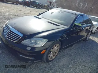 2012 Mercedes-Benz S 550 z VIN WDDNG7DB2CA465597, wystawiony jako IAAI lot #41693984 z przebiegiem 164 765 mil mil oraz . Historia ofert i sprzedaży dostępna na DreamBid. Obrazek 2.