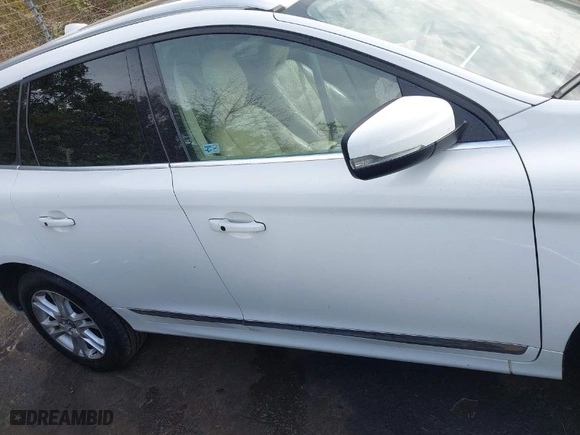 2015 Volvo XC60 T5 with VIN YV4612RK1F2730923, listed as a IAAI auction lot 41718249 with 186,856 mi miles. Bid and sale history available at carsss.com. Image 13.