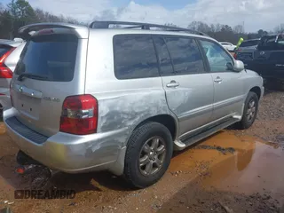 2005 Toyota Highlander z VIN JTEEP21A150134006, wystawiony jako IAAI lot #41722648 z przebiegiem 123 524 mil mil oraz . Historia ofert i sprzedaży dostępna na DreamBid. Obrazek 4.