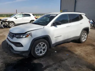 2025 Jeep Compass Latitude с VIN 3C4NJDBN3ST555355, выставлен на аукционе Copart как лот 59007635 с пробегом 5 355 миль миль и Списание • Salvage title. История ставок и продаж доступна на DreamBid. Изображение 1.