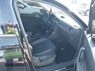2020 Volkswagen Tiguan SE z VIN 3VV3B7AX1LM019574, wystawiony jako IAAI lot #41450002 z przebiegiem 44 553 mil mil oraz . Historia ofert i sprzedaży dostępna na DreamBid. Obrazek 5.