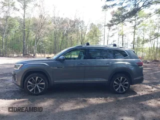 2025 Volkswagen Atlas SEL Premium R-Line with VIN 1V2FR2CA0SC522921, listed as a IAAI auction lot 42033389 with 5,342 mi miles and . Bid and sale history available at DreamBid. Image 14.