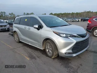 2024 Toyota Sienna XLE with VIN 5TDYRKEC9RS181312, listed as a IAAI auction lot 41520794 with 34,428 mi miles. Bid and sale history available at carsss.com. Image 1.