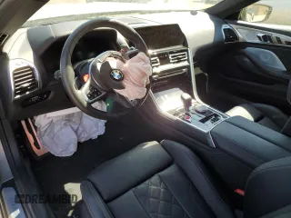 2020 BMW M8 Competition z VIN WBSDZ0C08LCD28171, wystawiony jako Copart lot #47561694 z przebiegiem Nie podano mil oraz . Historia ofert i sprzedaży dostępna na DreamBid. Obrazek 8.