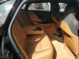 2024 Lucid Air Touring z VIN 50EA1TEA0RA005240, wystawiony jako Copart lot #52596695 z przebiegiem 4162 mil mil oraz Szkody całkowita. Historia ofert i sprzedaży dostępna na DreamBid. Obrazek 10.