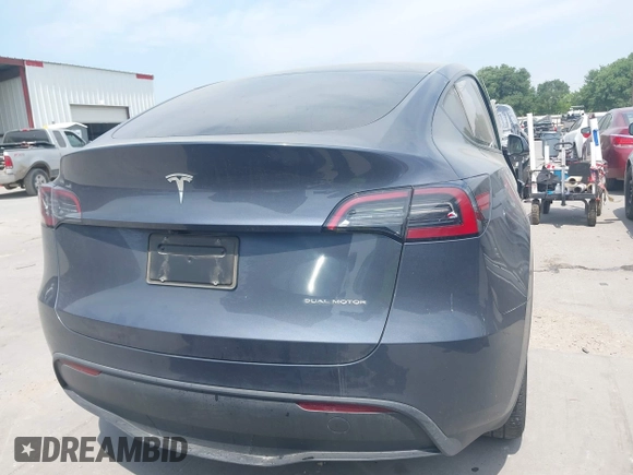 2023 Tesla Model Y Long Range z VIN 7SAYGDEE6PA169168, wystawiony jako IAAI lot #42050428 z przebiegiem 26 731 mil mil oraz . Historia ofert i sprzedaży dostępna na DreamBid. Obrazek 16.