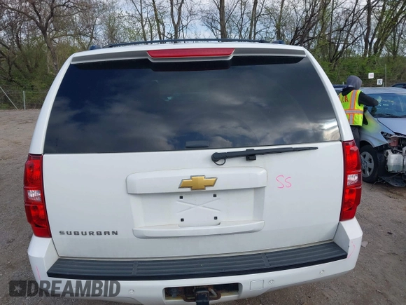 2013 Chevrolet Suburban LT with VIN 1GNSKJE79DR328718, listed as a IAAI auction lot 42005926 with 168,610 mi miles and . Bid and sale history available at DreamBid. Image 17.
